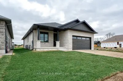 8 Orchard Drive, Stratford, On N5a 0l1