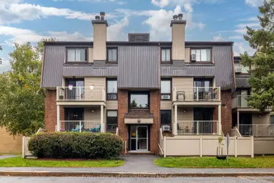 18 Sweetbriar Circle 7, Barrhaven, On K2j 2k4