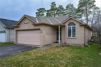 602 Sprucewood Drive, London North, On N5x 4j5