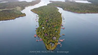 18 Ahmic Lake Road, Magnetawan, On P0a 1a0