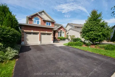 31 Forillon Crescent, Kanata, On K2m 2w7