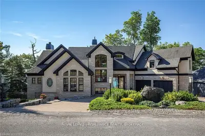 1618 St Lawrence Avenue, Kingston, On K7l 4v1