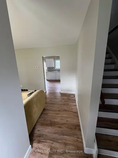 122 Toulon Crescent, London East, On N5v 1j5
