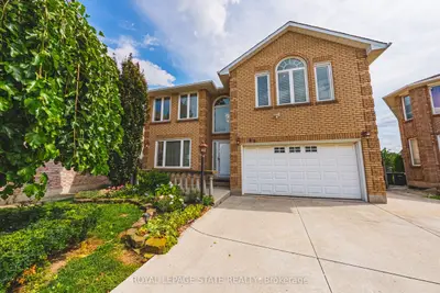 90 Fairington Crescent, Hamilton, On L8e 3n4
