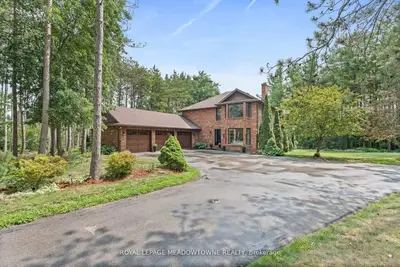 4 Pine Ridge Road, Erin, On N0b 1t0