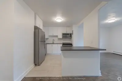 285 Erb Street W 809, Waterloo, On N2l 1w4