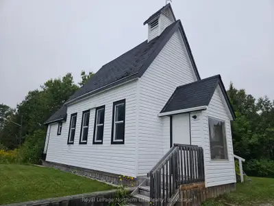 14 Parkwood Lane, Temagami, On P0j 1n0