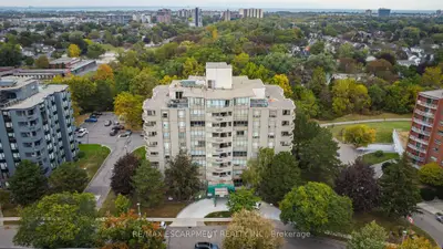 8 Village Green Boulevard 510, Hamilton, On L8g 5b8
