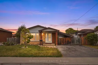 19 Ellingwood Avenue, Hamilton, On L8e 1c1