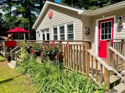 886 Muskoka 10 Road, Huntsville, On P0b 1l0