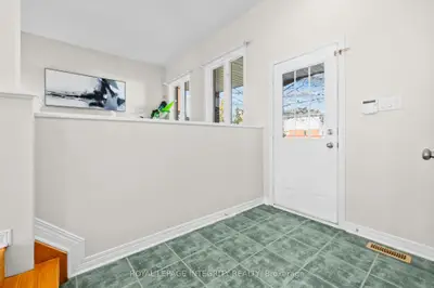 4 TAMARACK Place, Barrhaven, ON K2J 4R3