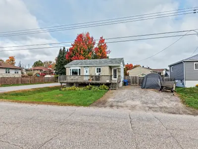 204 Delaware Avenue, North Bay, On P1b 6z8