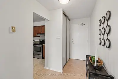 200 Lafontaine Avenue 902, Vanier And Kingsview Park, On K1l 8k8