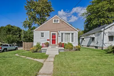 708 Cheapside Street, London East, On N5y 3y5