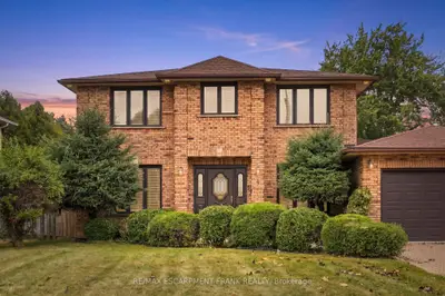 4 Nellida Crescent, Hamilton, On L9c 7p8
