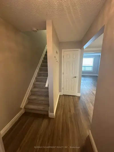 250 Magnolia Drive 28, Hamilton, On L9c 6m3