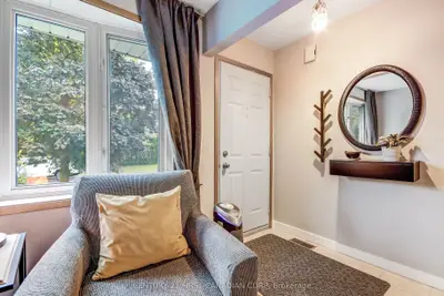 94 Nicholas Crescent, London South, On N6e 2e9