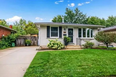 94 Nicholas Crescent, London South, On N6e 2e9
