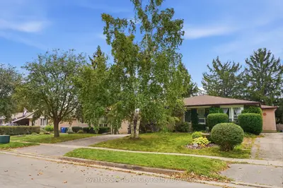 37 Mcilwraith Crescent Upper, Guelph, On N1e 6j4