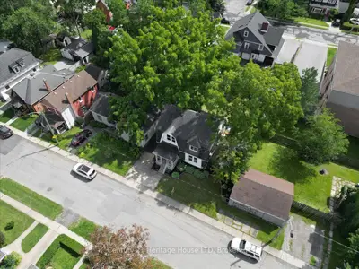 17 Elizabeth Street E, Welland, On L3c 4m2