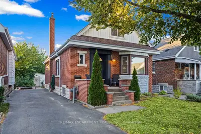 202 Huxley Avenue S, Hamilton, On L8k 2r3