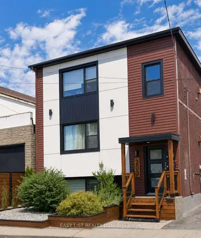 203-205 Marier Avenue, Vanier And Kingsview Park, On K1l 5r6