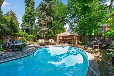 74 Oak Knoll Drive, Hamilton, On L8s 4c4