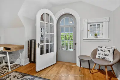 64 Delaware Avenue, Ottawa Centre, On K2p 0z3