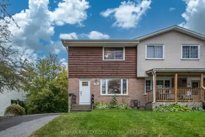 18 Carriage Court Avenue, Kingston, On K7k 5x2
