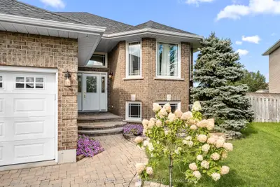 18 Matthews Court, Peterborough, On K9k 2s8