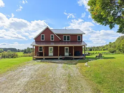 2111 FOUR MILE LAKE Road, North Bay, ON P1B 8G2