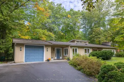 27 Riverside Drive, Kingston, On K7l 4v1