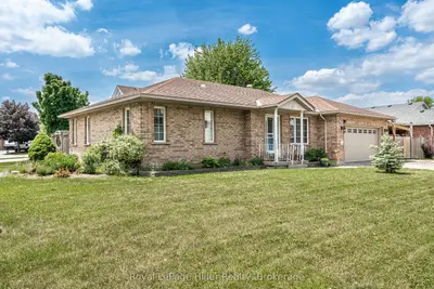 5 Moore Street, Stratford, On N4z 1j4