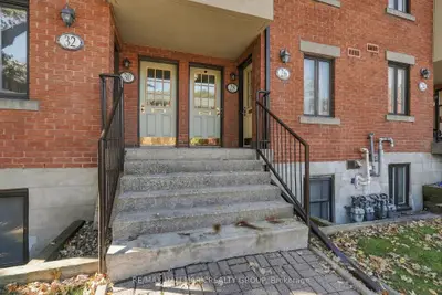 28 Crispin Private, Manor Park - Cardinal Glen And Area, On K1k 2t8