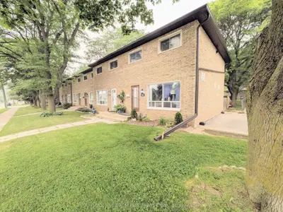 22 Riverdale Drive 1, Hamilton, On L8e 1j8