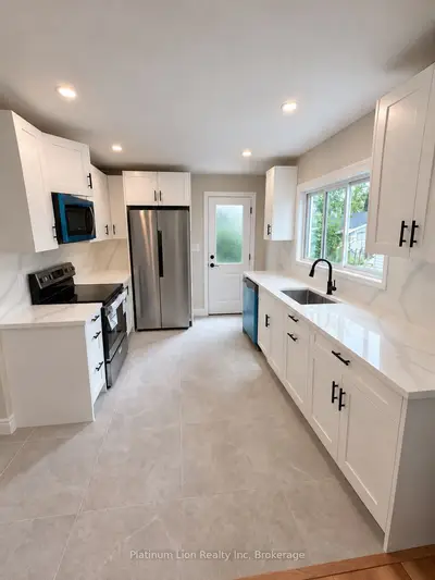 8 Byron Place Upper, St. Catharines, On L2r 1m2