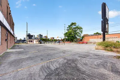 551 York Street, London East, On N6b 1r6