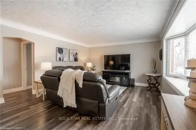 22 Fernwood Crescent, Hamilton, On L8t 3l1