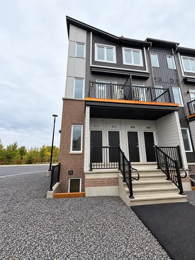 330 Stargrass Private, Barrhaven, On K2j 6r8
