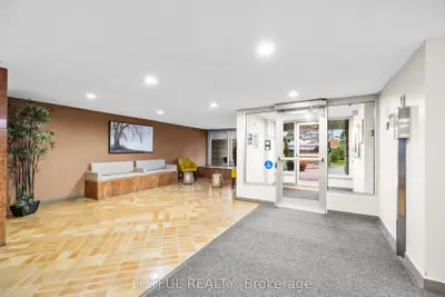 555 Brittany Drive 104, Manor Park - Cardinal Glen And Area, On K1k 4c5