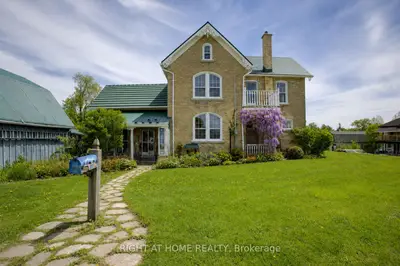 402 Lambton Street E, West Grey, On N0g 1r0