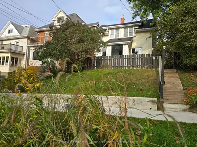 16 Crown Street, Thunder Bay, On P7b 3j6