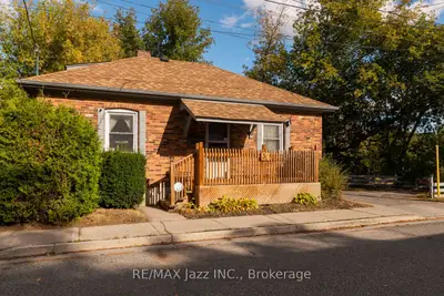 34 Jackson Avenue, Peterborough, On K9j 5b9