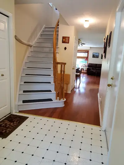 61 Mcgibbon Drive, Kanata, On K2l 4a6