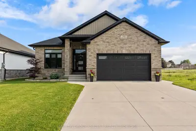 3910 Park Street, Plympton-wyoming, On N0n 1e0