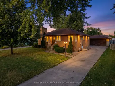 3040 Woodlawn Avenue, Windsor, On N8w 2h7