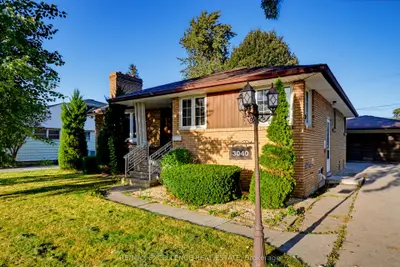 3040 Woodlawn Avenue, Windsor, On N8w 2h7