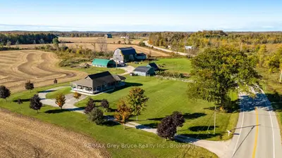 402622 Grey 17 Road, Georgian Bluffs, On N0h 2t0