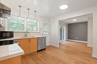 143 Elgin Crescent, Waterloo, On N2j 2s5