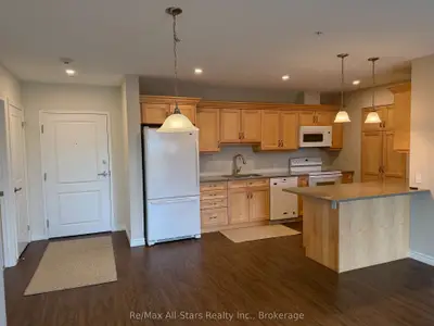 58 Glenelg Street 404, Kawartha Lakes, On K9v 2v4